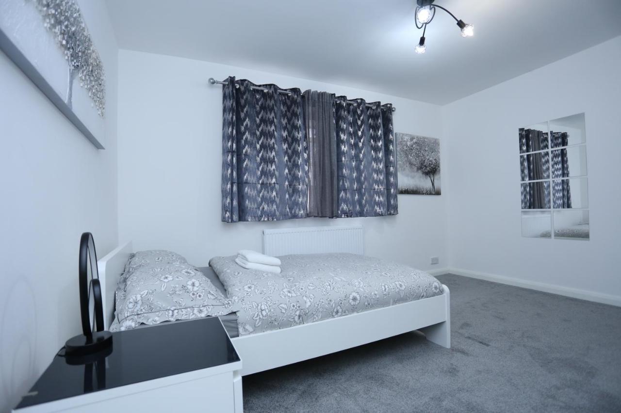 Abbeywood Station House London Apartment Exterior photo