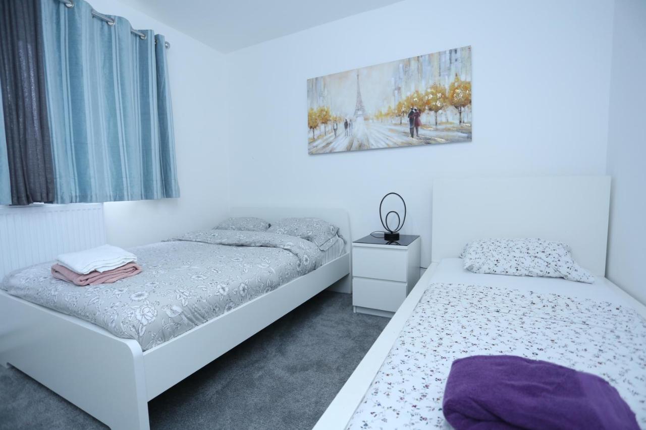 Abbeywood Station House London Apartment Exterior photo