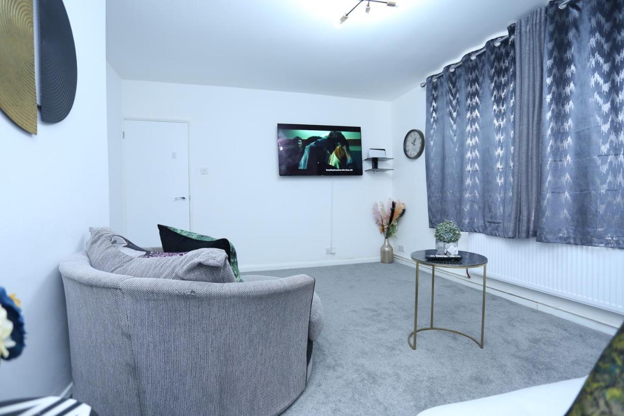 Abbeywood Station House London Apartment Exterior photo