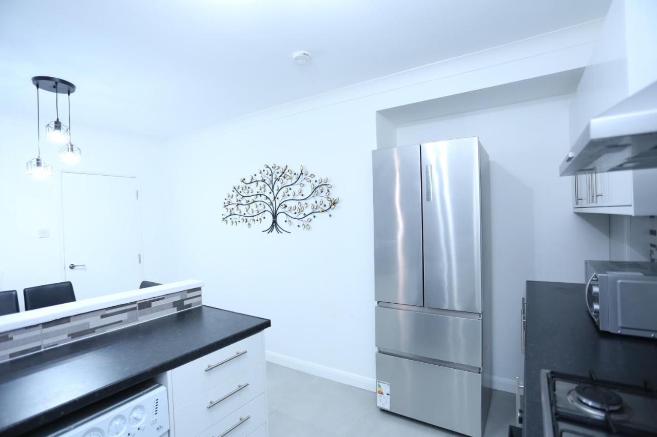Abbeywood Station House London Apartment Exterior photo