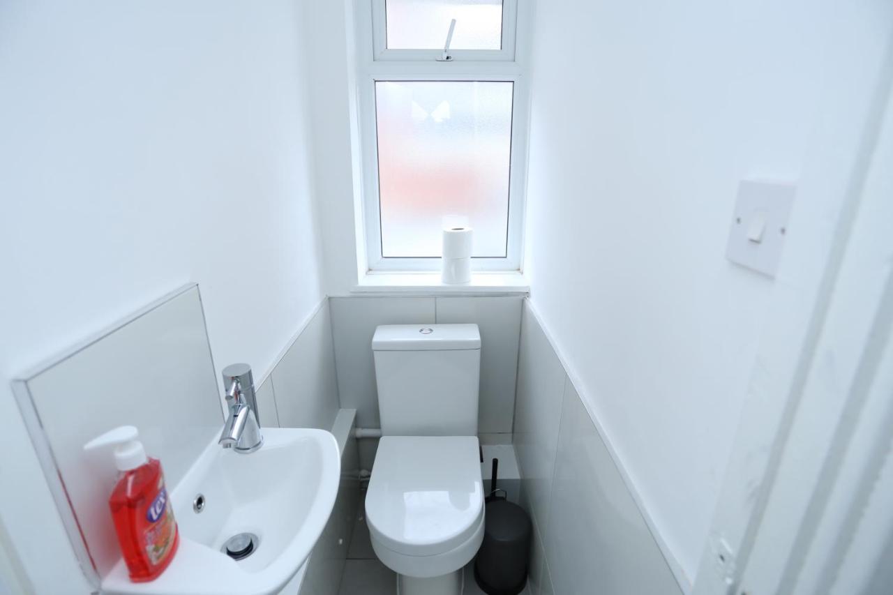 Abbeywood Station House London Apartment Exterior photo